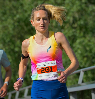 This photo is of Stephanie Giles. It was taken by runthrough